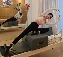 Clara in Her 40s: Stunning Abs and Peak Fitness Through Pilates