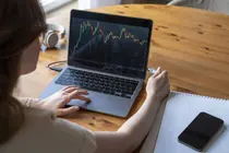 “Los demás ganan dinero con acciones”... ¿Sorprendentemente, estas personas son expertas en acciones?