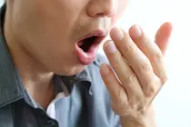 「一生懸命歯を磨いているのに、なぜ？」春になると口臭が強くなる理由