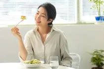 هل قطعتِ الكربوهيدرات للتنحيف، لكن هل أصبحتِ جسدًا يزداد وزنه بسهولة؟