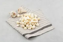 Refrigerated Garlic: Is It Safe to Eat After Cutting Off Mold?