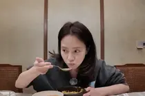 Song Ji-hyo Limits Herself to One Bowl at a Hotel Buffet: “I’ve Lost Some Weight”