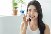 Still Using Your Winter Cream? Why Your Skincare Routine Needs a Spring Update