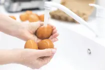 Мыть — ещё опаснее»: 3 продукта, которые нельзя промывать водой.