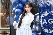 NMIXX Sullyoon Bursts Into Tears During Photo Call: Was it Dry Eye?