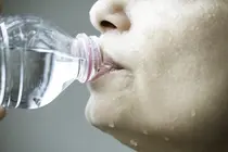 最近总想喝水、上厕所也变频繁，这是糖尿病发出的信号吗？