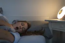 Screen Glow and Belly Fat: How Nighttime Light Exposure Secretly Derails Your Diet