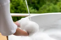 Peau abîmée : pourquoi éviter « cette habitude » sous la douche
