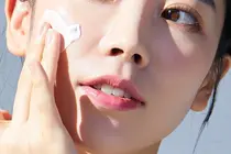 Wrap Your Face? The Surprising No-Cost Skincare Trick Dermatologists Recommend