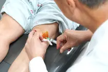 Nếu muốn hoãn phẫu thuật thay khớp gối nhân tạo: Điều trị SVF làm giảm đau chỉ sau 3 tuần 