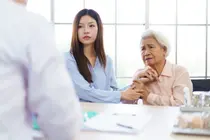 La mémoire ne revient pas, mais la prise en charge de l’Alzheimer débutant évolue