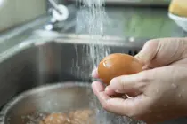 Stop Washing These 5 Foods: How a Common Kitchen Habit Can Spread Bacteria and Ruin Flavor