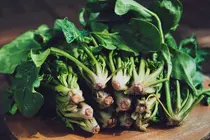 Oxalic Acid in Spinach and Almonds May Exacerbate Inflammatory Bowel Disease, Study Finds