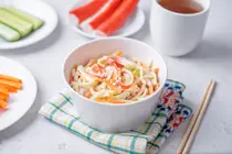 Овощной салат, который оказался не таким полезным: откуда берутся лишние калории и лишний жир на животе