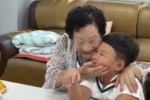 “Kalau Rabu, saya sampai berdandan lebih rapi”⋯Kehadiran anak-anak mengubah suasana di pusat lansia [Laporan Lapangan]