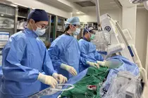 Gắn bơm tim, tái thông động mạch vành bị tắc: Can thiệp thành công cho bệnh nhân nguy cơ cao 86 tuổi