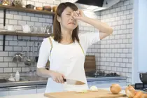 タマネギを切るたびに涙が止まらない？…「簡単な対策があります」