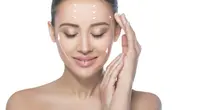 ¿Si lo dejas pasar, tu cara se hace cada vez más grande?… 5 masajes para recuperar la ‘línea del rostro’ descolgada