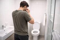 Học bổng toàn phần, hành vi kỳ lạ đột ngột: Báo cáo trường hợp 'nhai phân' do tâm thần phân liệt gây ra