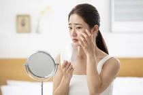 “No es solo un problema de envejecimiento”… ¿La caída de mejillas tipo ‘bulldog’ se debe a ‘esto’?