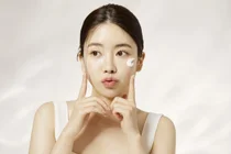 “Không nhớ mua thỏi son từ khi nào?”: Mỹ phẩm để lâu, hại da!