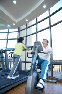 Âm thanh ‘cạch cạch’ ở đầu gối khi tập thể dục, có sao không?