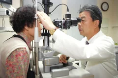 100 ca phẫu thuật miễn phí mỗi năm: Bệnh viện mắt tầm cỡ thế giới đền đáp sự tin yêu của bệnh nhân