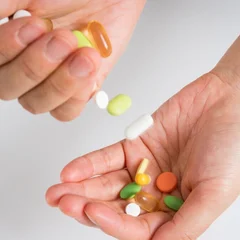 Compléments alimentaires pris à la lettre… mais « la santé se dégrade » : cet oubli du matin à jeun en cause ?