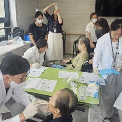 失去“咀嚼的乐趣”，全身健康也可能受影响：牙科医生为何走进养老机构？