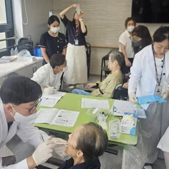 « Quand le plaisir de mâcher disparaît, la santé de tout le corps s’effondre » : pourquoi des dentistes se rendent en établissement