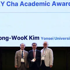 Parkinson : une thérapie cellulaire à base de cellules souches, « deuxième essai clinique au monde » ; le Pr Kim Dong-wook reçoit le prix Cha Kwang-ryul