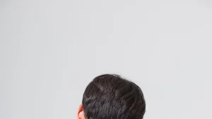 轻微接触事故导致四肢瘫痪？：‘后纵韧带骨化症’造成的脊髓压迫