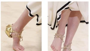 Chanel bahkan menghilangkan sol sepenuhnya… Tren ‘sepatu tipis’ belakangan ini, bagaimana dampaknya bagi kesehatan kaki?