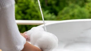 肌を傷める原因に…シャワー中に避けたい「ある習慣」とは