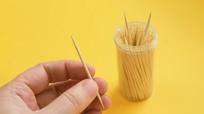 4 thói quen xấu phá hỏng sức khỏe răng miệng: Có cả việc dùng xăm tỉa răng nữa đấy 