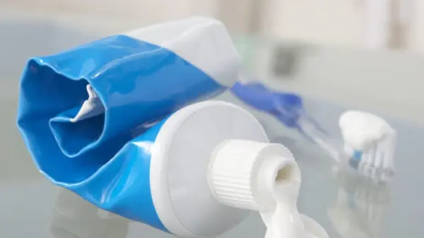 Cách sử dụng kem đánh răng đã dùng hết để loại bỏ nấm mốc trong nhà