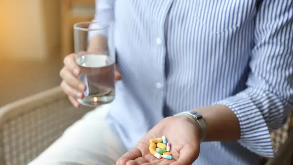 每天早上吃一把？这两种营养补充剂为何应避免