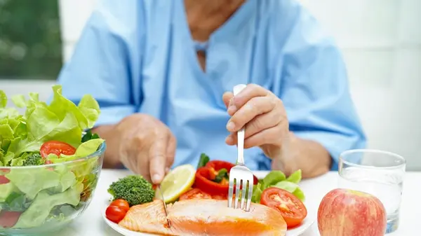 “La dieta para vivir más es diferente para hombres y mujeres”… el secreto para aumentar la esperanza de vida en 3 años