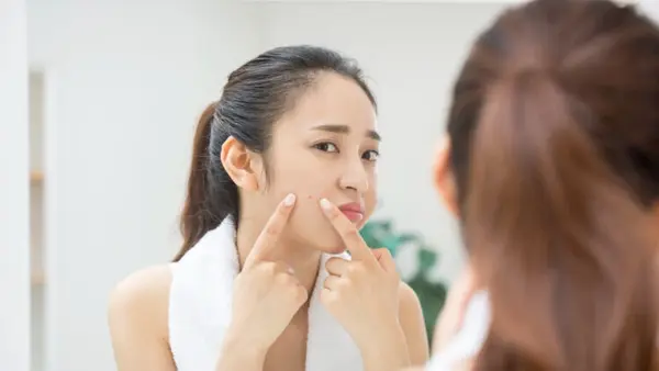 「同じ便秘なのに、どうしてこんなに違う？」20代 vs 50代の『肌反応』が異なる理由は？