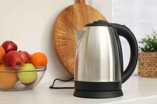底に汚れた電気ケトル、酢一さじで新品のように変わる