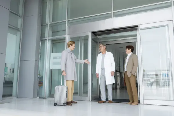 Seoul Deploys 1,000 Medical Tourism Interpreters to Meet Record Foreign Demand
