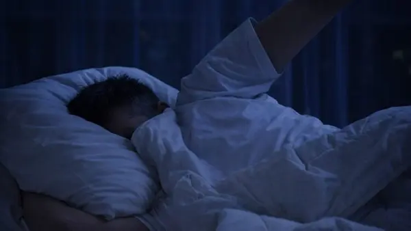 Violent Sleep, Chronic Constipation, and a Fading Sense of Smell: Could These Be Early Warnings of Parkinson’s?