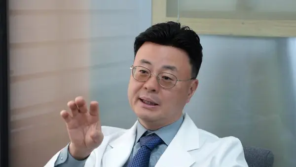 “断指别直接放进冰里”，显微再植专家详解抢救黄金时间