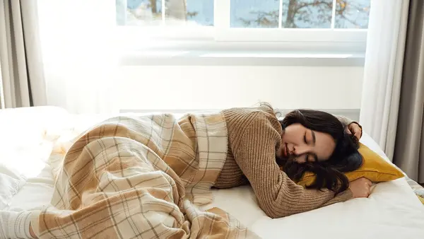 Ngủ quá ít hay quá nhiều đều hại sức khỏe: Nhưng đằng nào đáng sợ hơn?