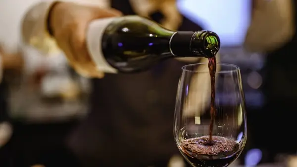 Demystifying the Pour: Five Common Wine Etiquette Missteps to Avoid