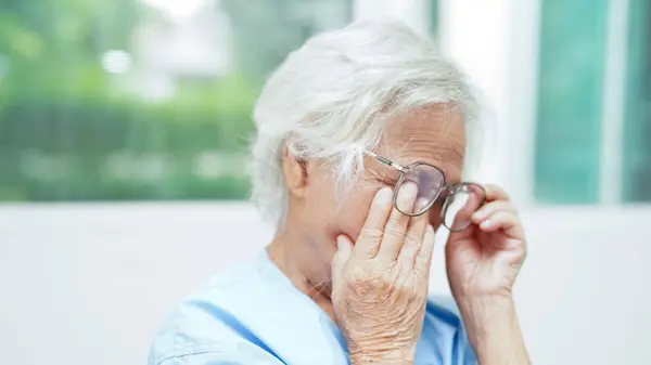 Có thoái hóa hoàng điểm thì có bị đục thủy tinh thể không>: Lý do thực sự khiến hai bệnh thường được phát hiện cùng lúc 