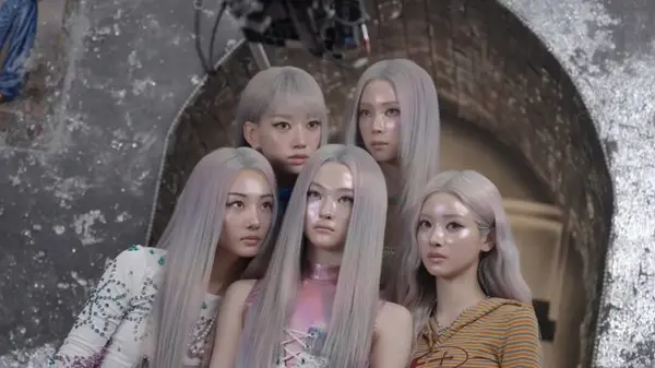 Kulit mulus tanpa noda dan pori-pori… apa rahasia “kulit AI” ala girl group?