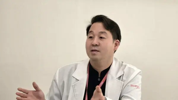 35岁以上剖宫产一定更安全？圣玛丽女子医院院长金东柱：顺产并发症更少、恢复更快