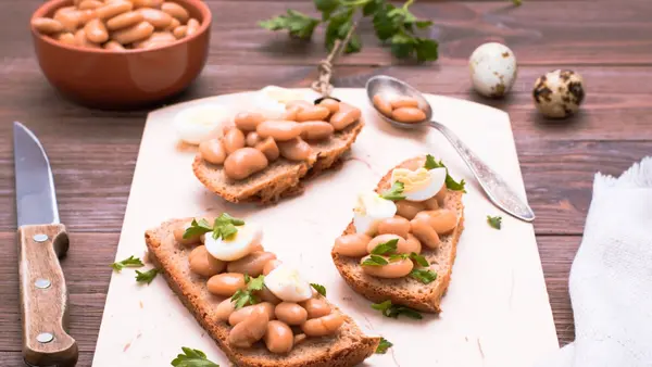 Smart Snacking: Four Nutrient-Dense Options to Steady Blood Sugar and Prolong Satiety