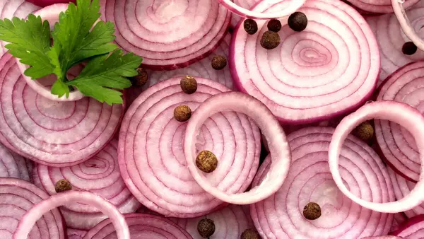 Quercetin Fights Inflammation: 3 Foods Packing More of the Antioxidant Than Onions
